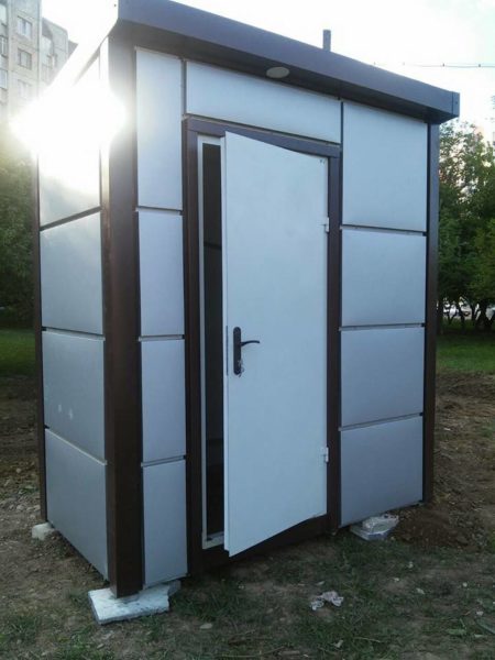 У Франківську облаштовують вбиральню для водіїв громадського транспорту (ФОТО)