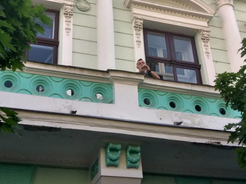 На балконах Івано-Франківська зіграли музику (ВІДЕО)