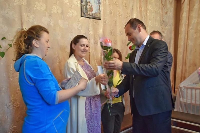 Міський голова вручив грошові сертифікати матерям, які народили на День міста (ФОТО)