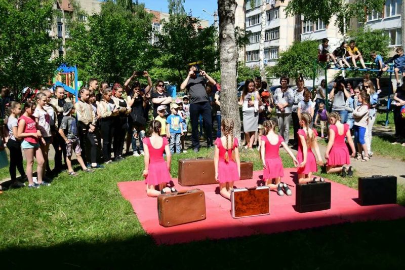 Франківська малеча влаштувала своїм матусям свято (ФОТО)