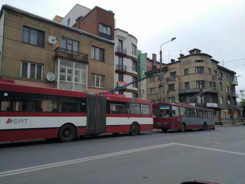 Через аварію на лінії у центрі зупинилися тролейбуси (ФОТОФАКТ)