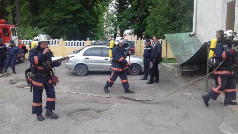 Прикарпатські рятувальники ліквідовували “пожежу” в Тлумацькій РДА (ФОТО)