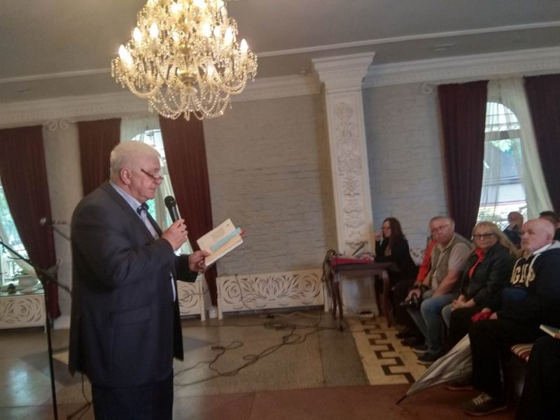 Збірку поезій відомого письменника презентували у Франківську (ФОТО)