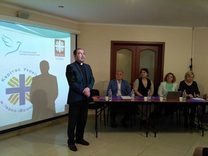 У Франківську налагоджують діалог з людьми, які постраждали внаслідок війни на Сході