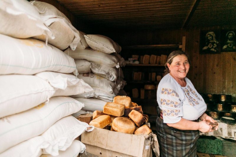 Як у карпатському селі печуть гуцульський хліб за особливим рецептом (ФОТО, ВІДЕО)
