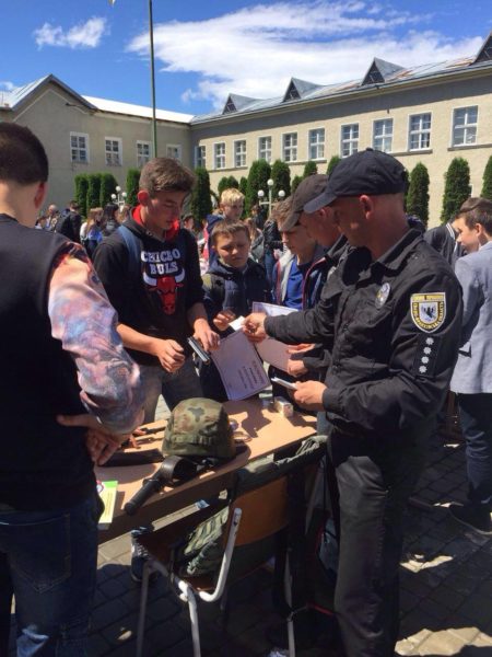 На Калущині та Косівщині дітей агітували йти в поліцію (ФОТО)