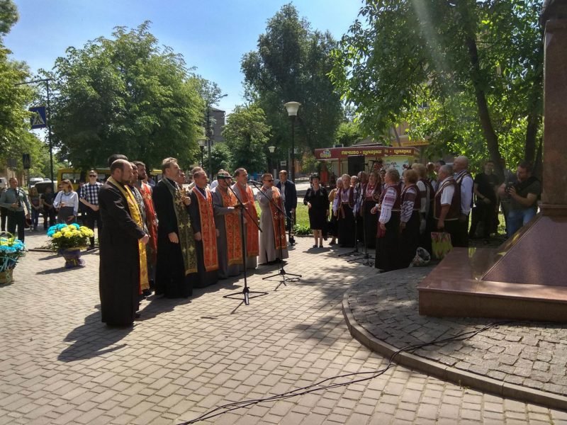 В обласному центрі у День героїв відслужили панахиду та дали нагороди бійцям (ФОТО)