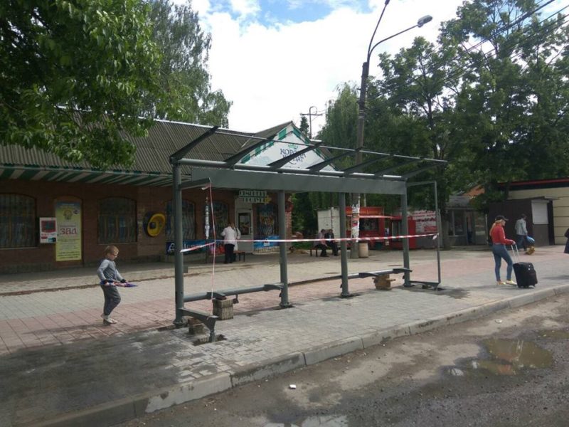 Ще дві автобусні зупинки змонтували у Франківську (ФОТО)