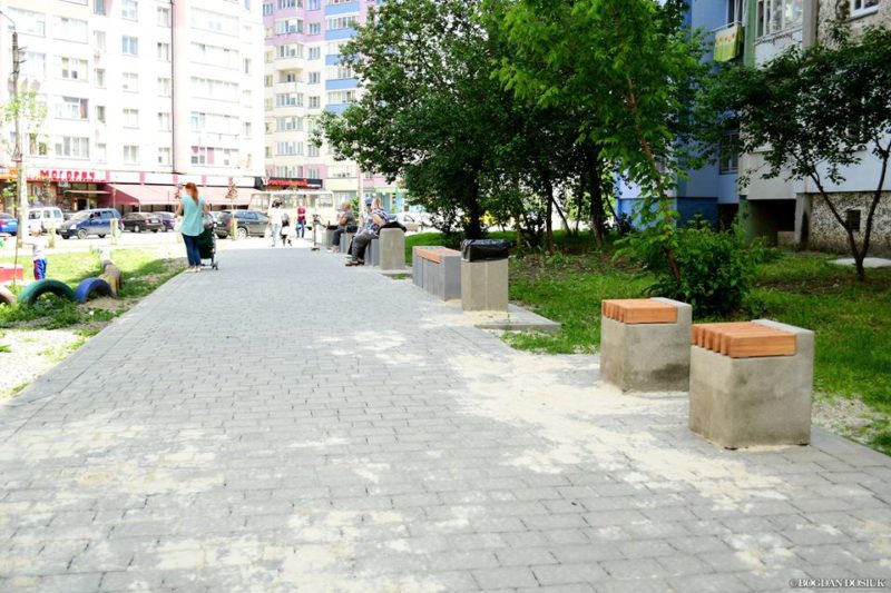 На Каскаді встановили нові вуличні меблі (ФОТО)
