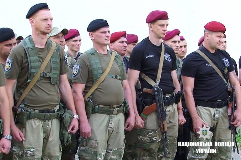 30 поліціянтів з Прикарпаття вирушили у відрядження на схід України (ФОТО)