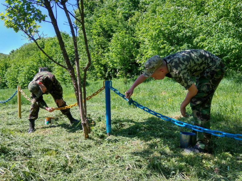 На Прикарпатті молодь провела толоку на місці стоянки сотень УПА (ФОТО)