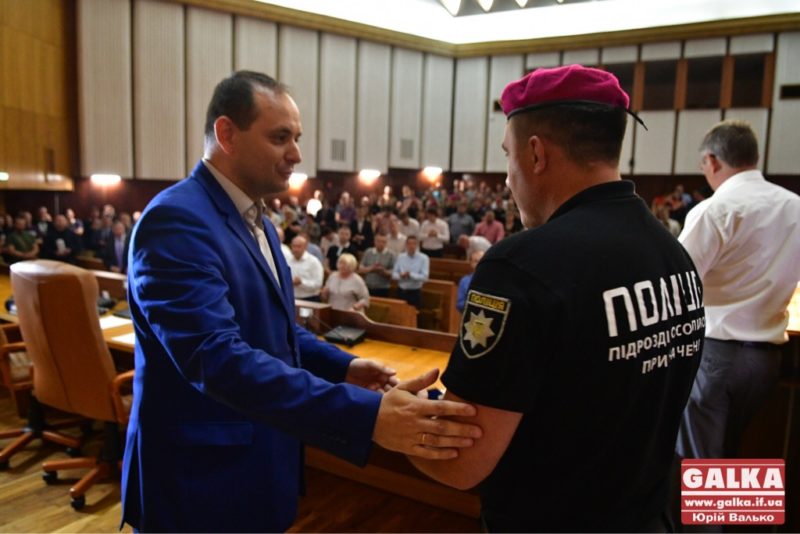 “За честь і звитягу”. Франківських бійців АТО урочисто нагородили відзнаками міського голови (ФОТО)