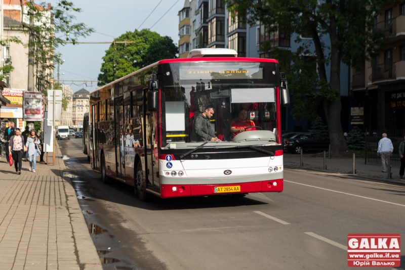 З Хоткевича запустили два нові комунальні автобуси (ВІДЕО)