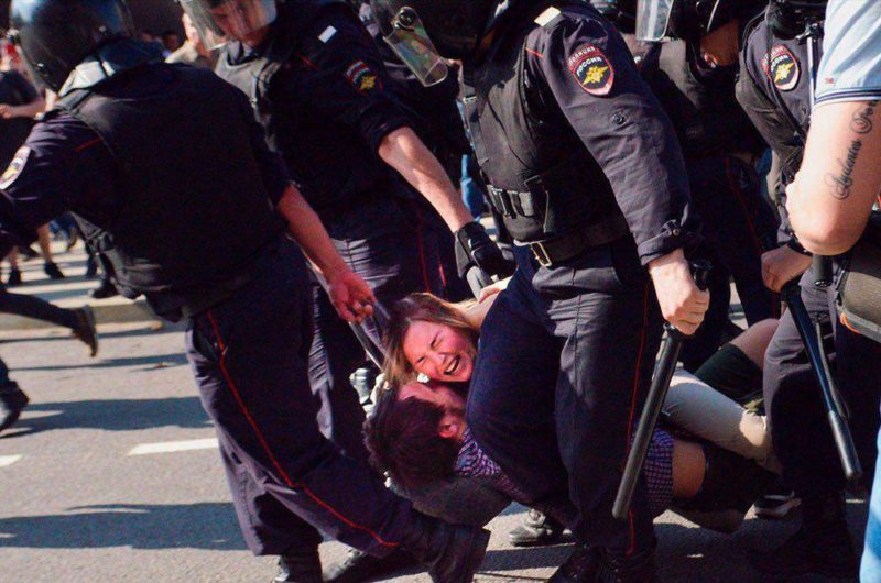 Він нам не цар. У Росії під час протестних акцій затримали більше тисячі людей (ФОТО)