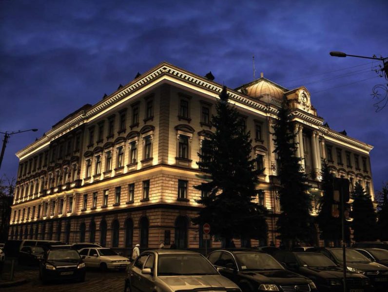 Марцінків показав нову підсвітку медуніверситету і кличе на урочисте відкриття