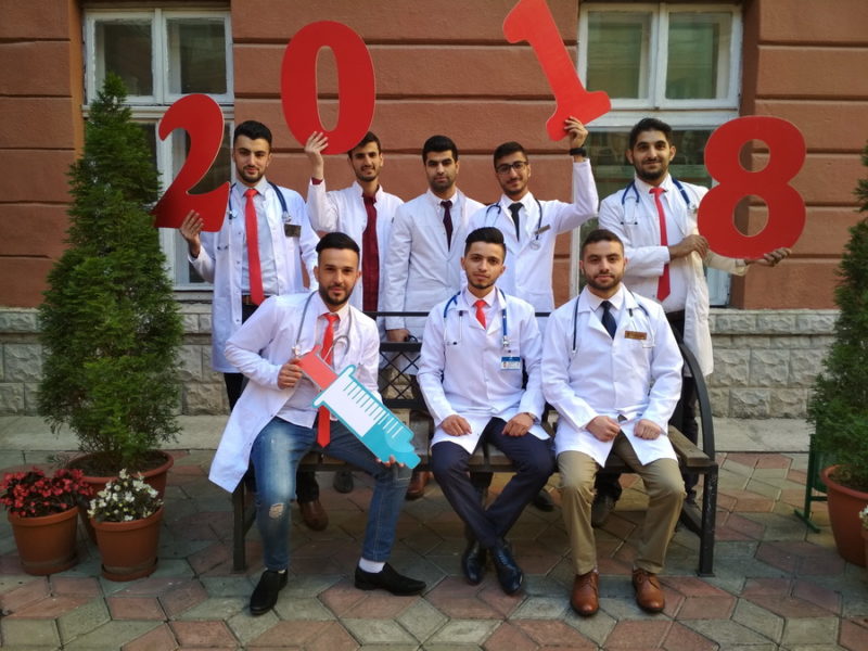 За крок до звання “лікар”: у Франківську іноземні студенти успішно склали надважливий іспит