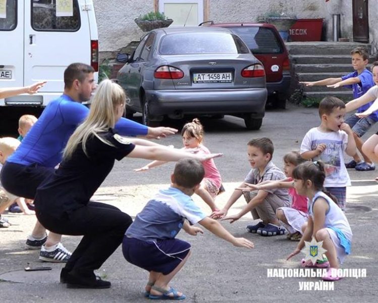 На Прикарпатті діти разом із поліціянтами займалися спортом (ФОТО)