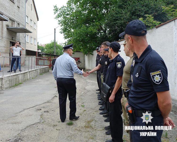 Прикарпатські правоохоронці поїхали у службове відрядження на Донеччину (ФОТО)