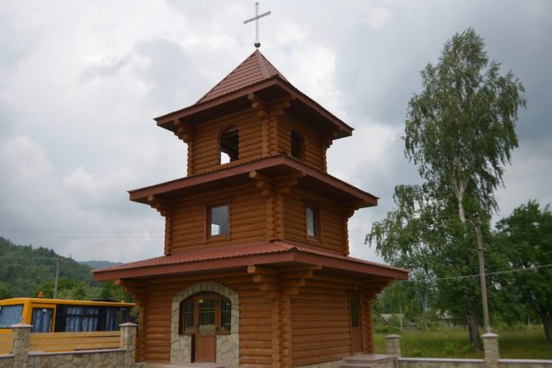 Дзвіницю та іконостас освятили у прикарпатському селі (ФОТО)