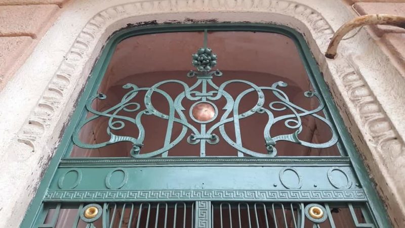 Балкон, двері та огорожа: в Івано-Франківську взялися реставрувати елементи старовинних будинків