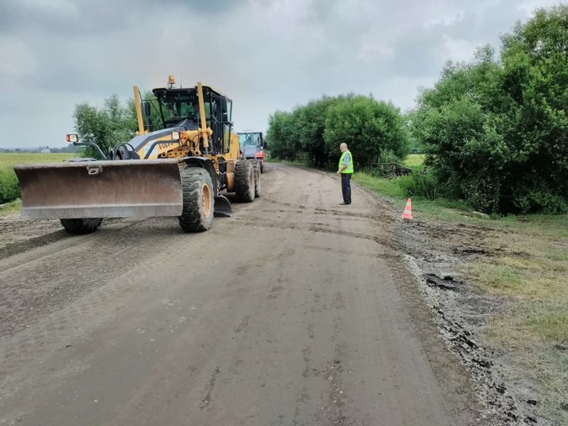 У Галицькому районі триває ремонт дороги (ФОТО)