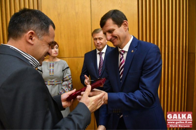 Прикарпатці отримали нагороди на сесії обласної ради (ФОТО)
