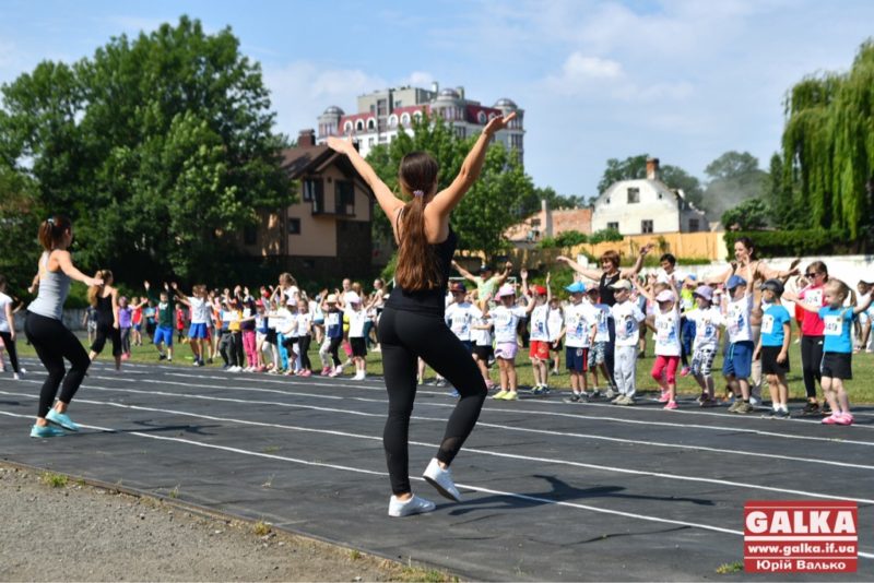 Сотні дітей розважалися та змагалися на олімпійському дні у Івано-Франківську  (ФОТО)