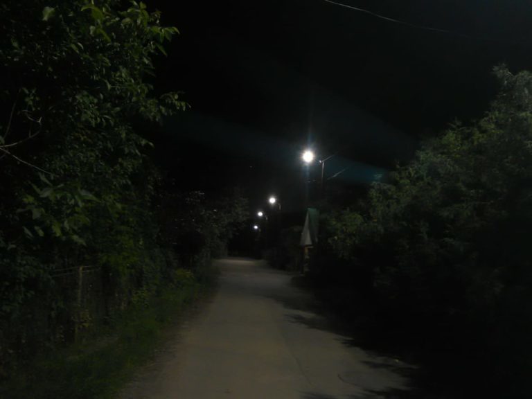 У Надвірній активно встановлюють вуличне освітлення (ФОТО)