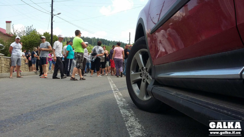 Після діалогу з чиновниками, люди погодилися відтермінувати перекриття дороги Івано-Франківськ – Калуш