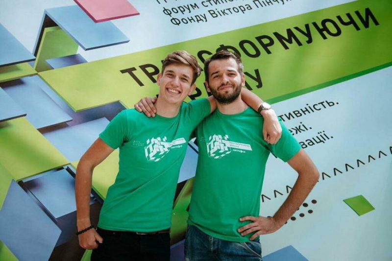 Двоє студентів франківського медуніверситету отримуватимуть стипендію від Віктора Пінчука