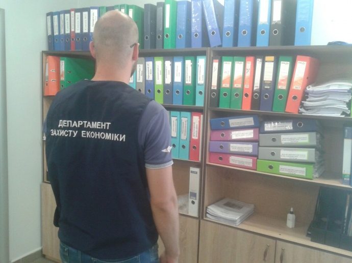 Черкаську міськраду обшукала прокуратура через зловживання (ФОТО)