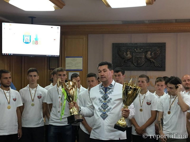 Юнацька команда «Тепловик» стала чемпіоном області та володарем кубка з футболу (ФОТО)