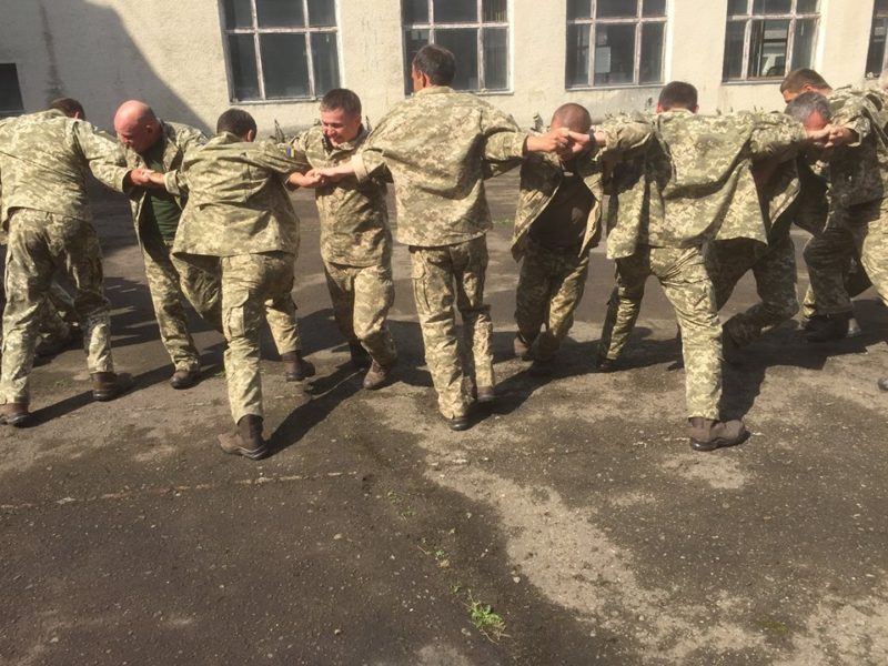 У Франківську військовослужбовців навчали рукопашному бою та провели вогневу підготовку (ФОТО)