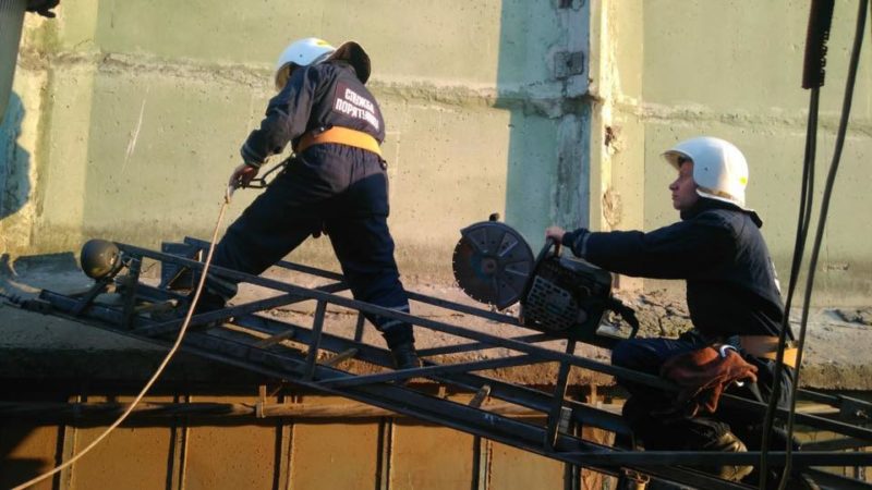 Понад півсотні рятувальників гасили пожежу на франківському комбінаті хлібопродуктів (ФОТО)