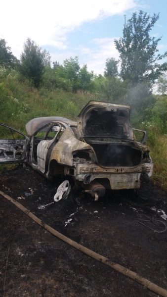 У Калуші вогонь за кілька хвилин знищив авто (ФОТО)