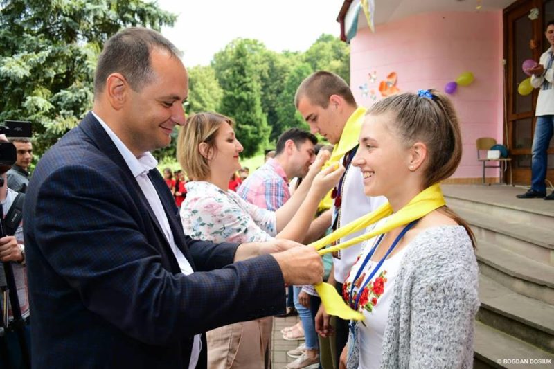 У літньому таборі на Франківщині стартувала чергова зміна. Оздоровитися приїхали 35 діток з Волновахи (ФОТО)