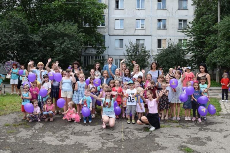 Попри негоду на Стуса відгуляли свято української родини (ФОТО)