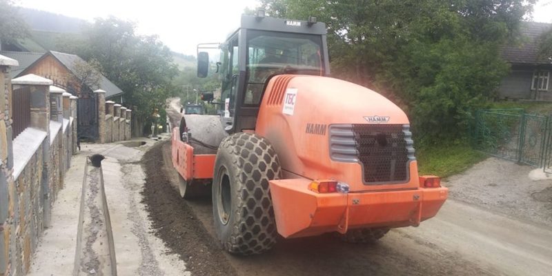 Дорогу “Делятин-Яблунів” продовжують активно ремонтувати (ФОТО)