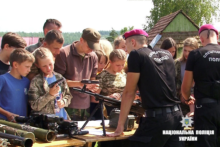 Прикарпатські поліціянти відвідали вихованців літнього табору «Карпатський легіон» (ФОТО)