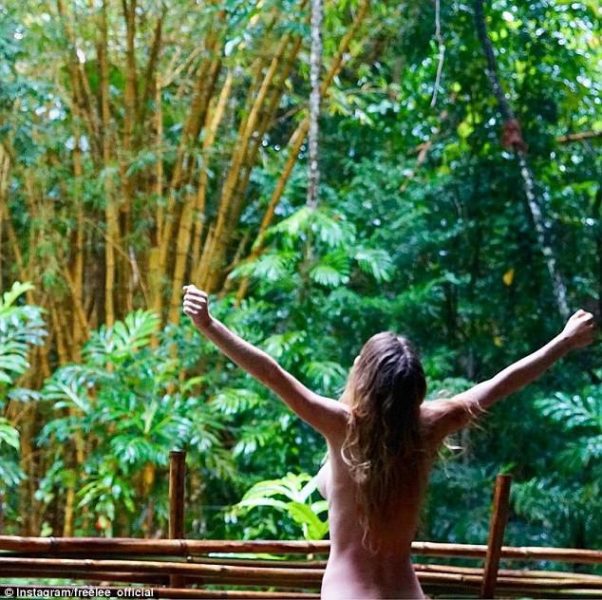 Без макіяжу та одягу – блогерка розповіла про особливості життя в джунглях