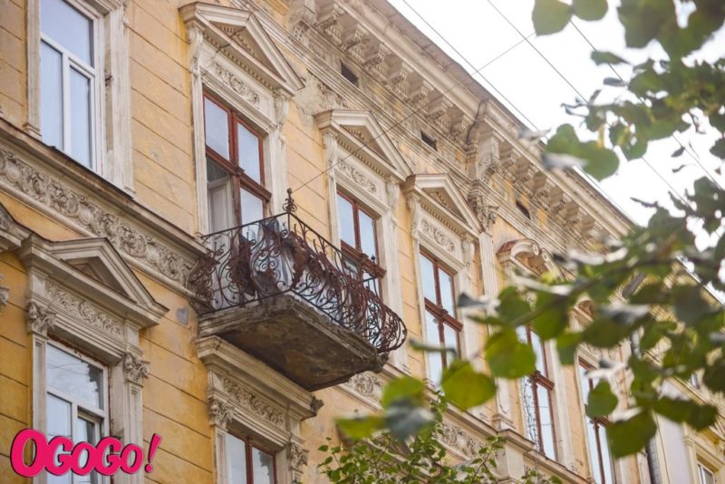 Франківські балкони: краса чи непотріб? (ФОТО)