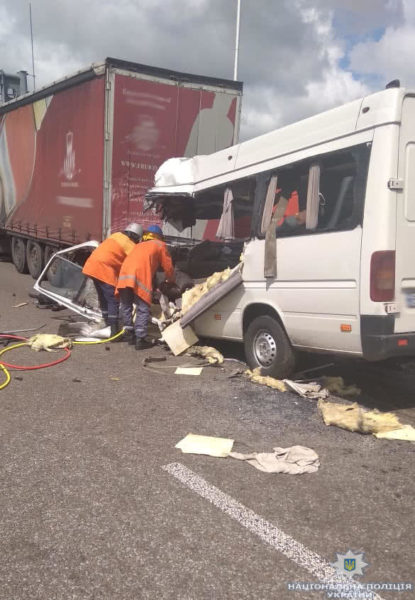 На Житомирщині маршрутка зіткнулася з вантажівкою: 10 загиблих (ФОТО,ВІДЕО)