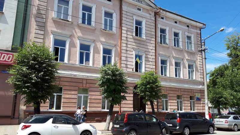 Департамент освіти та науки працює в новому “відкритому” офісі (ФОТО)