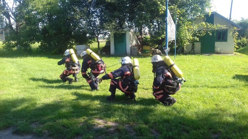 Прикарпатські рятувальники тренувалися просто неба (ФОТО)