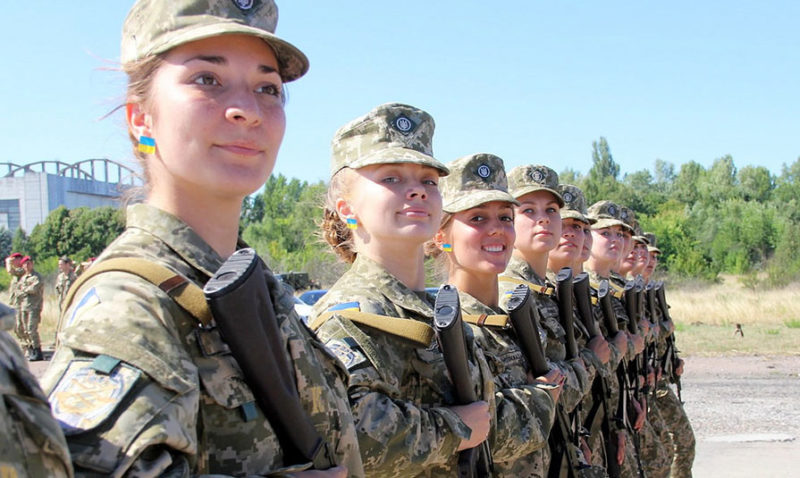 Жінки-військові уперше візьмуть участь у параді на День Незалежності