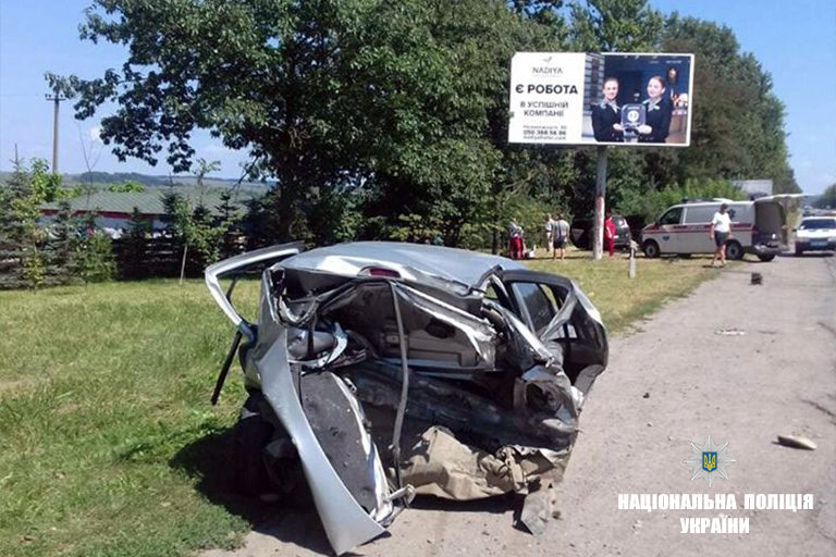 Помер водій “Рено”, котрий напередодні потрапив у страшну ДТП на Тисменицькій трасі (ФОТО)