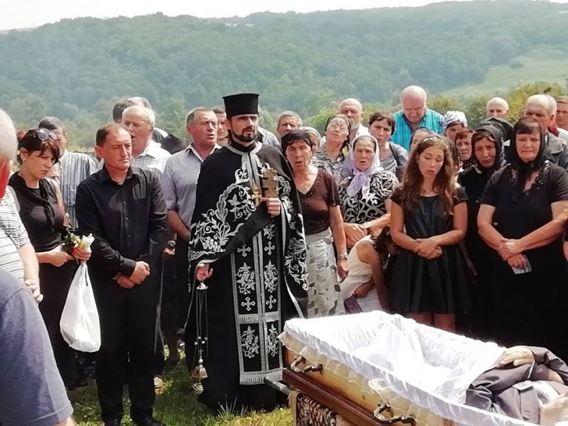 У рідному селі на Прикарпатті поховали відомого письменника Степана Пушика (ФОТО)