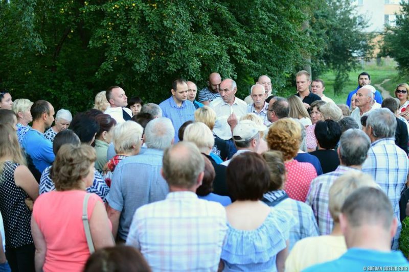 Марцінків, громада та учасники війни шукали компроміс щодо зведення будинків для атовців на Хоткевича (ФОТО)