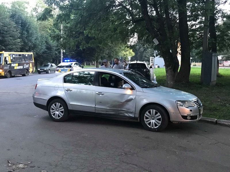 На Чорновола зіткнулися два автомобілі (ФОТО)