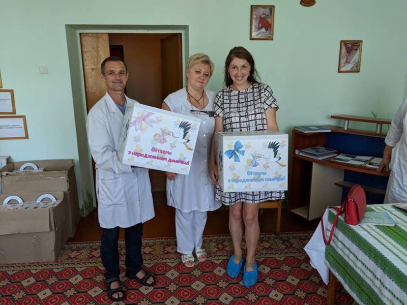 Франківка народила двійню, їй подарували бейбі-бокси (ФОТОФАКТ)